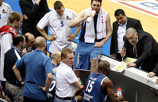 更衣室的精 更衣室的精